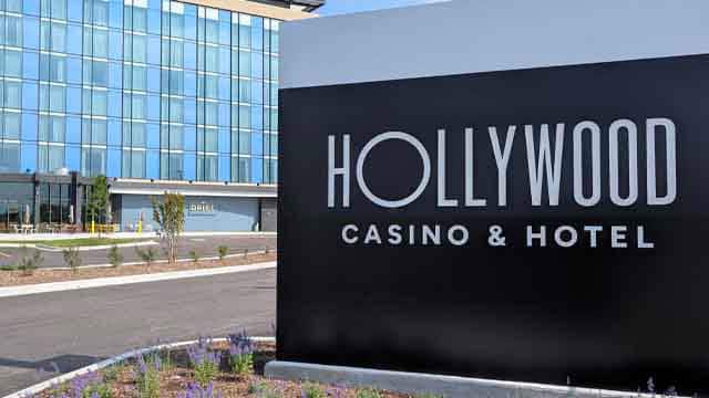 Hollywood Casino sign